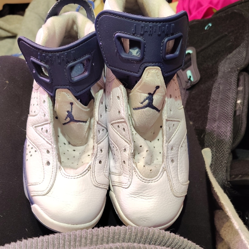 Jordan Kids Sneakers in White and Navy